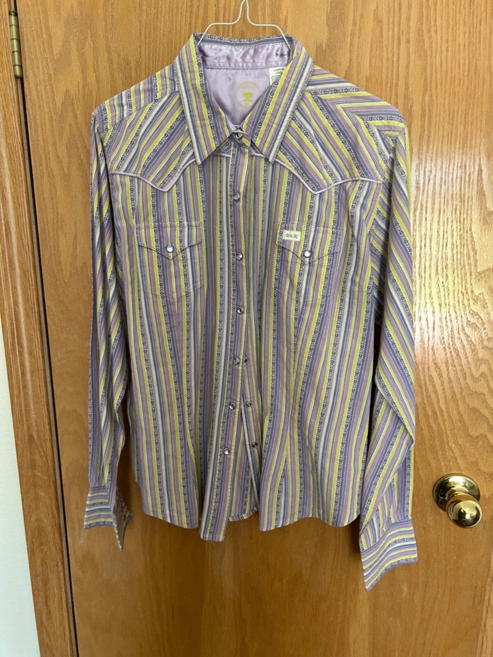 VTG Wrangler Lavender and Yellow Striped Western Button-Down Shirt Women’s large